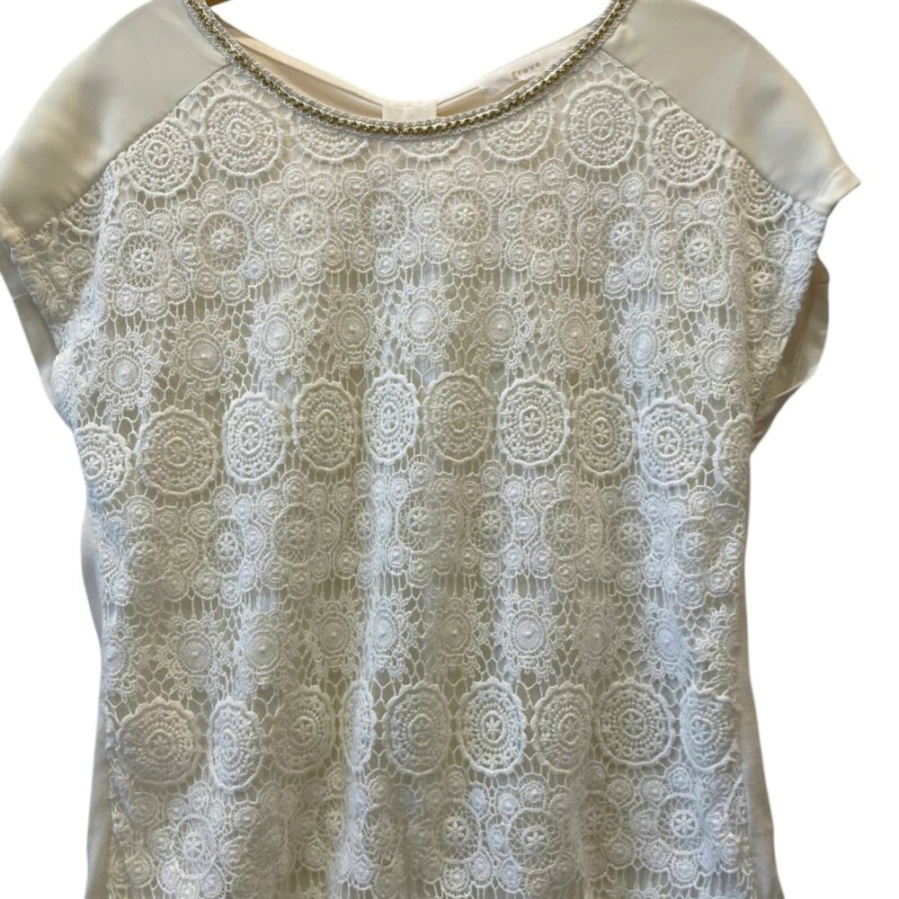 Elegant White Lace Blouse - Picture 1 of 3